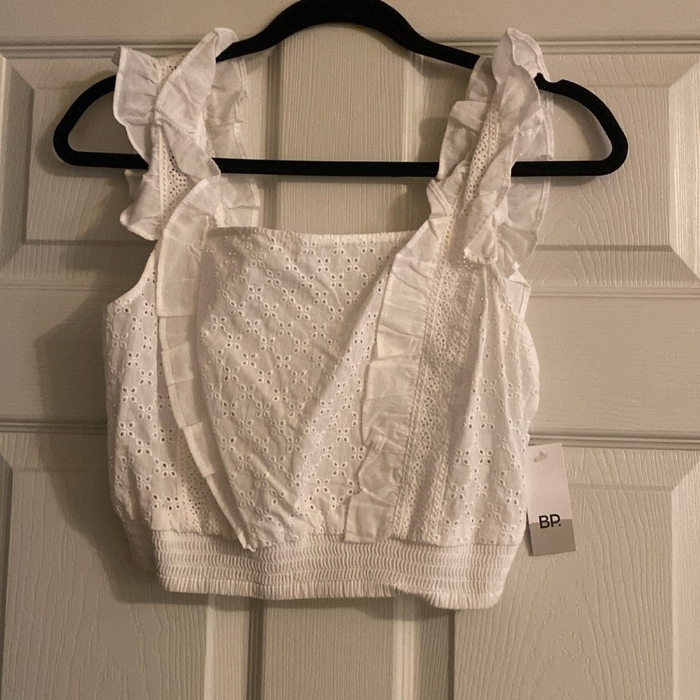 BP. White islet cropped top